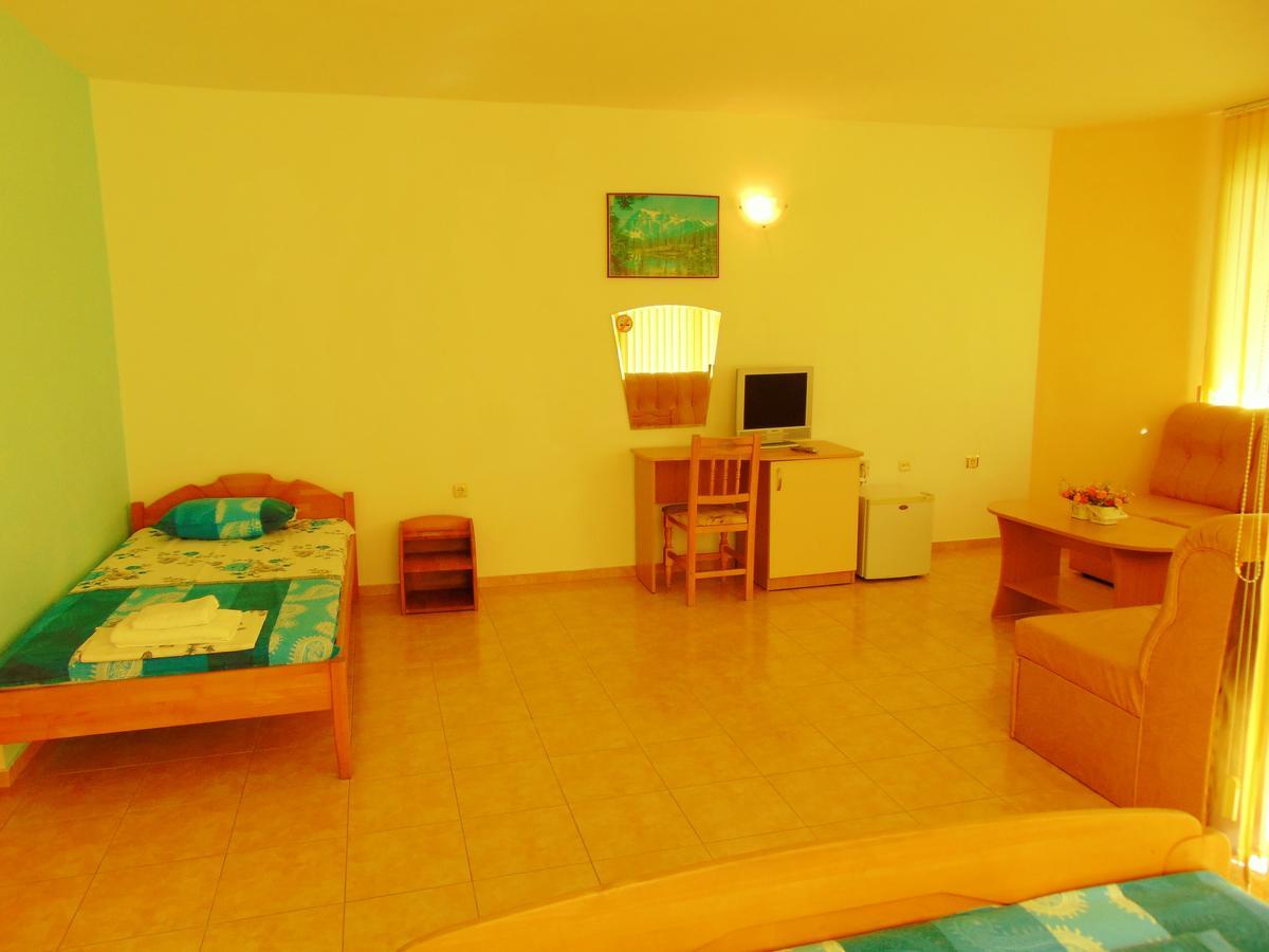 Cristal Hotel Ravda Bagian luar foto