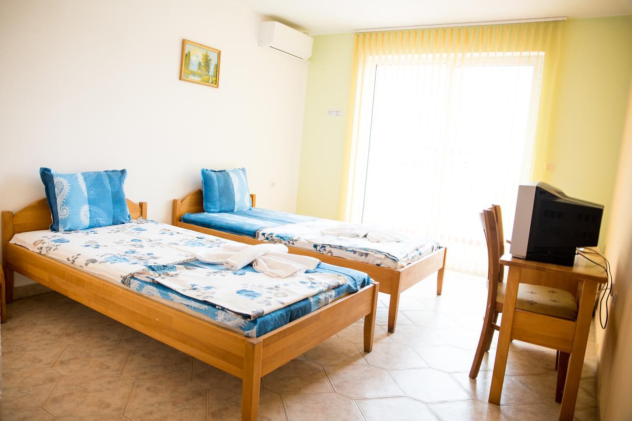 Cristal Hotel Ravda Bagian luar foto